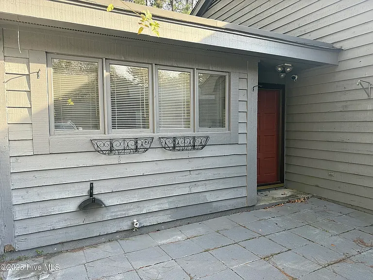 1804 Sherbrooke Cir — Photo 1