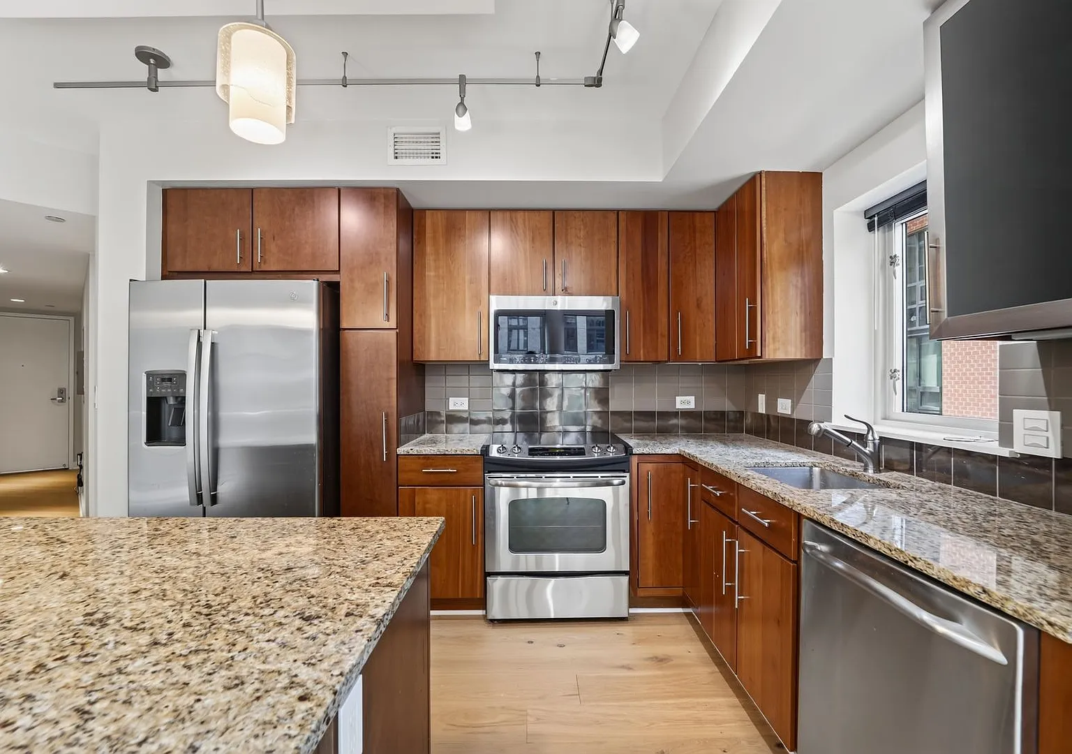 Modern 2br/2ba at Navy Yard — Photo 2