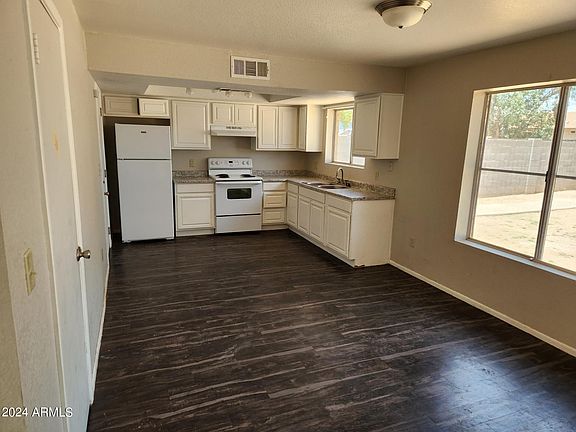 3rd image of 3532 E CAMPO BELLO Drive