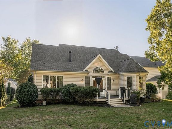 2nd image of 3048 Ridge Dr