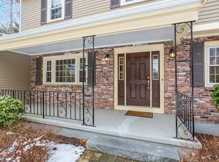 20 Temple Ter, Bedford, MA 01730