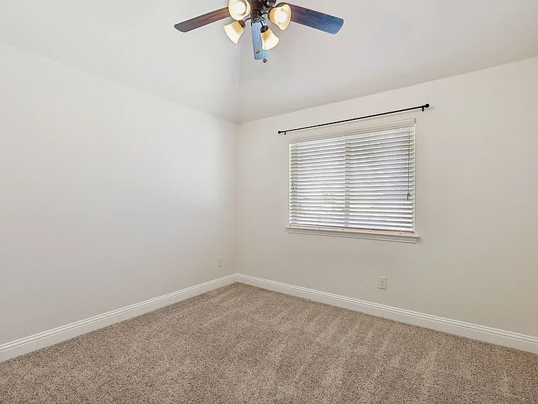 512 Eastbrook Dr — Photo 22