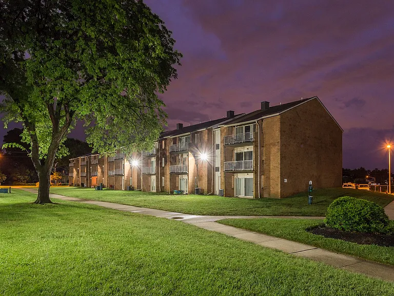Rolling Park Apartments — Photo 14