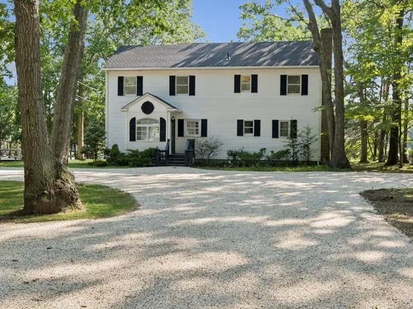 970 Trumans Path, East Marion, NY 11939