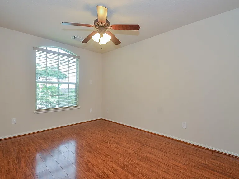 8111 Emperors Pass — Photo 13