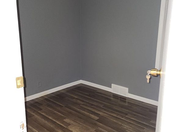 3rd image of 24043 Powers Ave