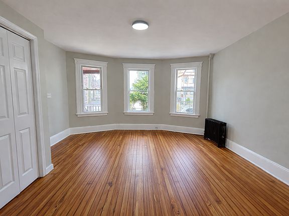 5th image of 546 Sanford Ave Floor 1