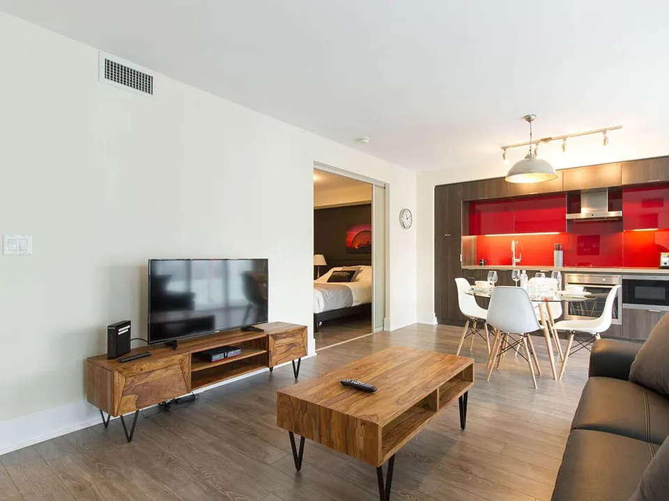 300 Front St W #1103