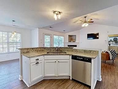 4th image of 310 Belle Oaks Dr #310