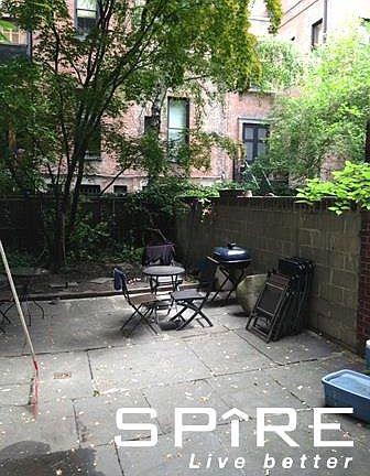 2nd image of 109 W 74th St