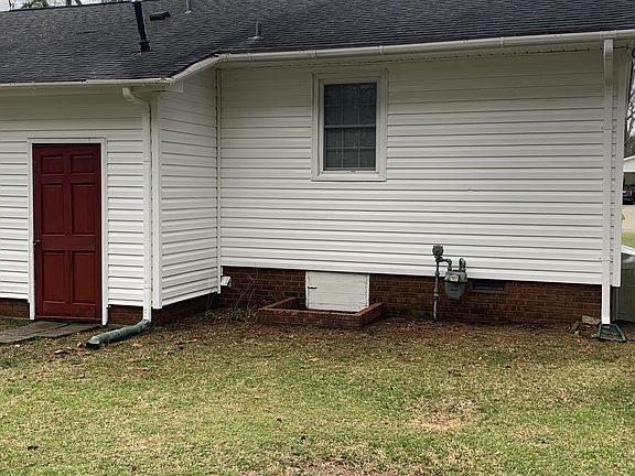 3rd image of 405 Moon Cir