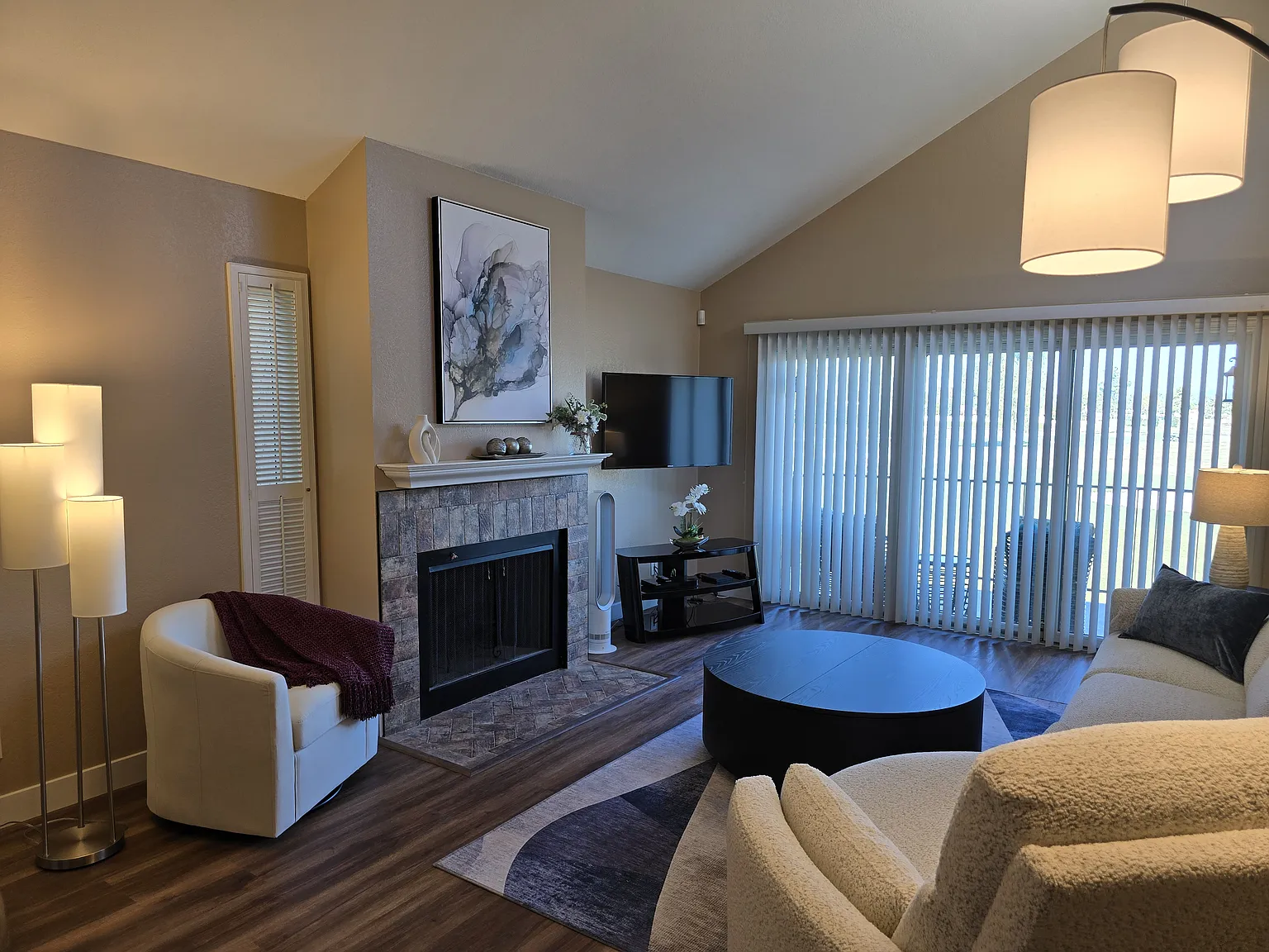 2 bed, 1238 sqft, $3,400 — Photo 3
