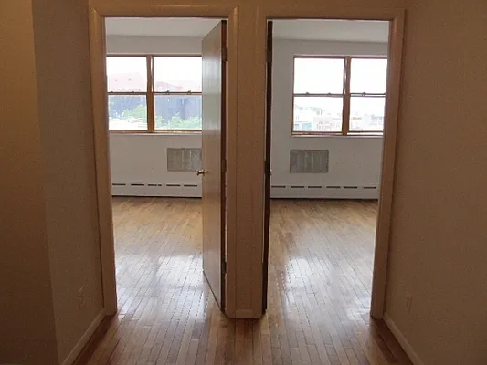 Rented by FlatFinders Realty | media 44