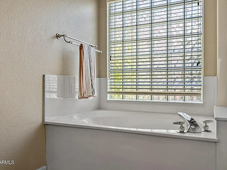 7879 W Kerry Ln — Photo 12