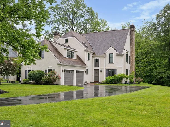 237 Trianon Ln, Villanova, PA 19085