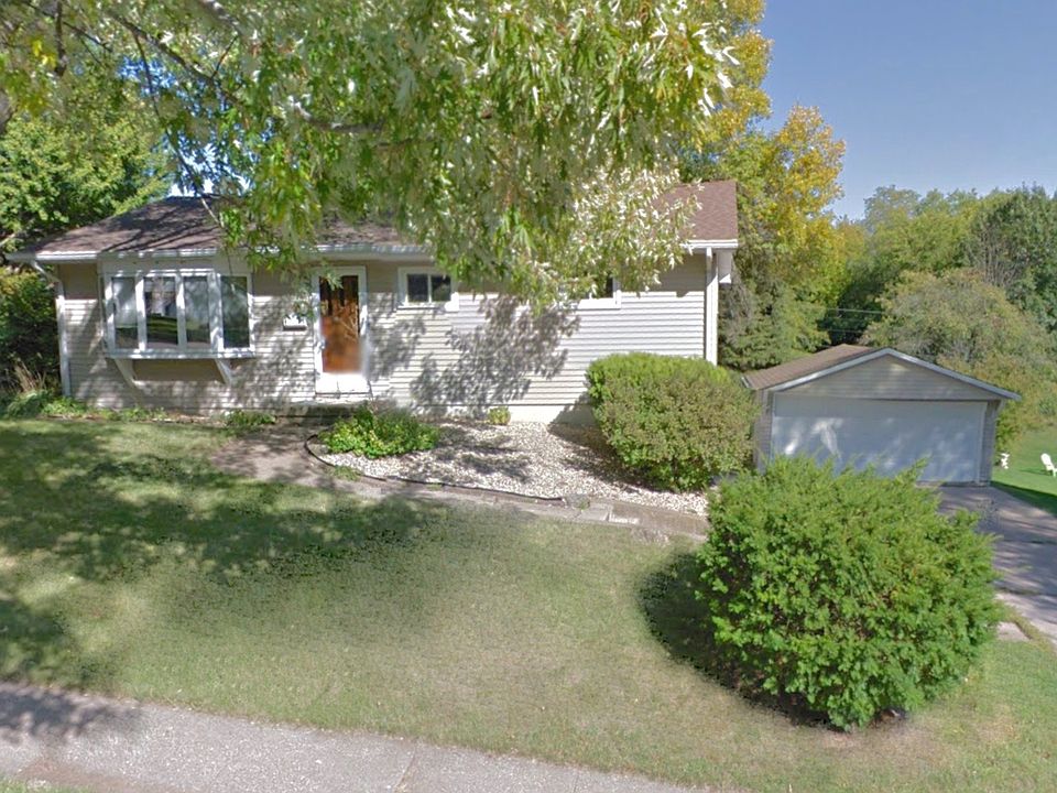 1st image of 2650 N Grandview Ave