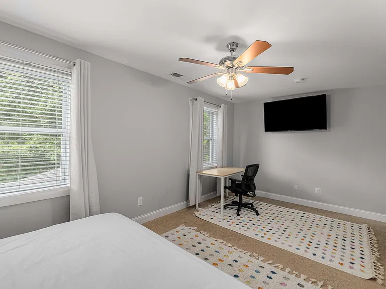 1134 Knott St SE — Photo 10
