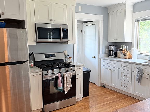 4th image of 89 Grove St #1
