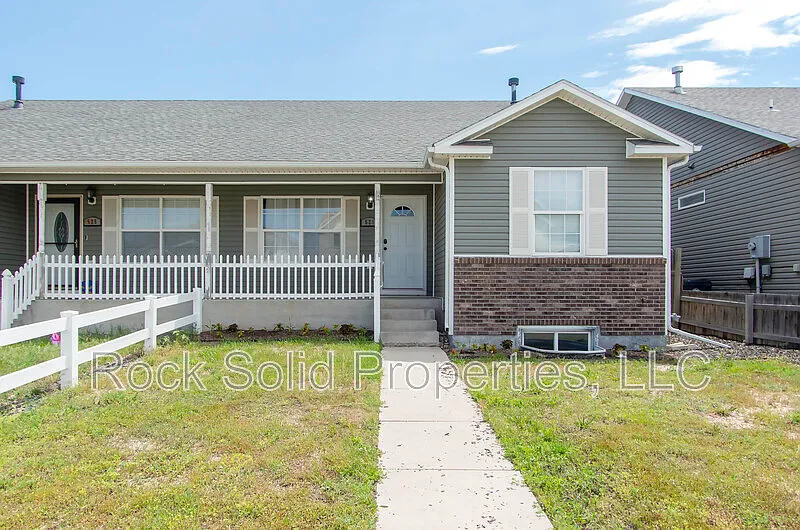 3 bed, 3.0 bath, 2178 sqft, $2,295 — Photo 3