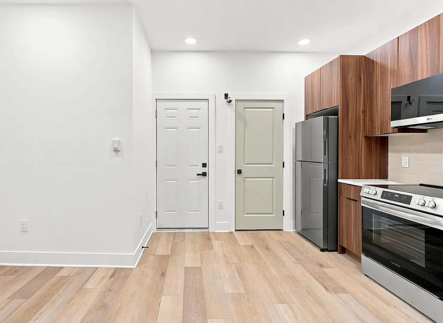 3206 W Dauphin St — Photo 3