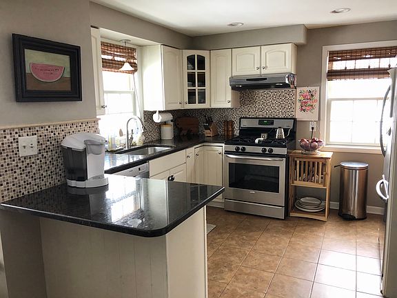 3rd image of 290 Walton Dr