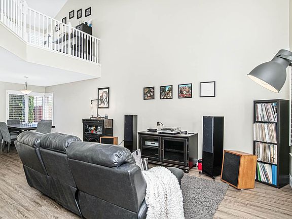 4th image of 2247 Oak Hills Dr