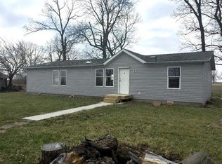 10394 E Jeff Davis Rd, Marshall, IL 62441