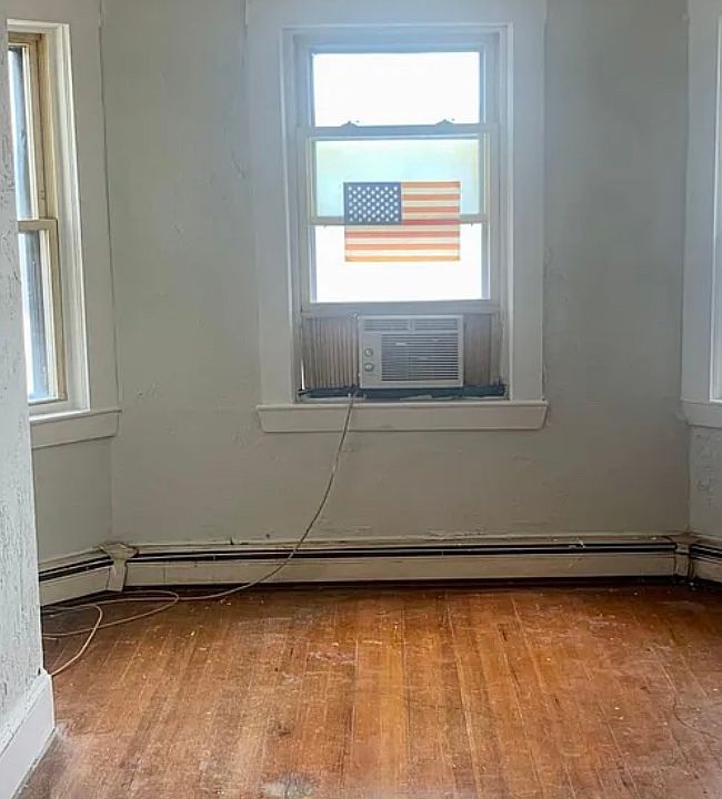 2nd image of 26 Beacon St APT 204