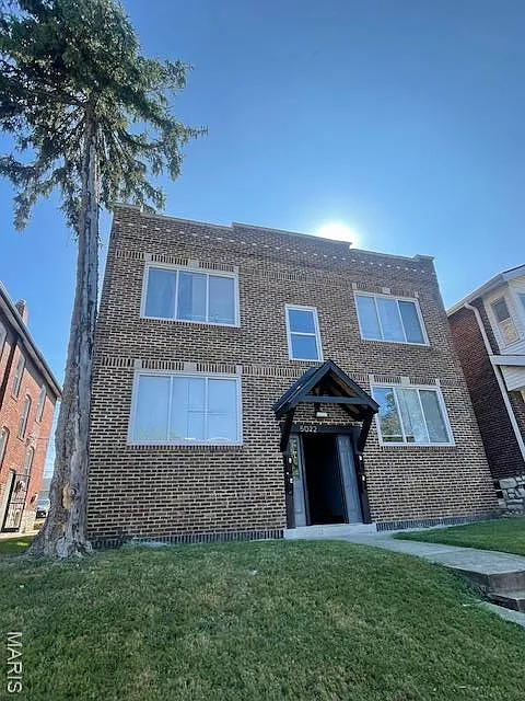 5022 Elenore Ave photo 1