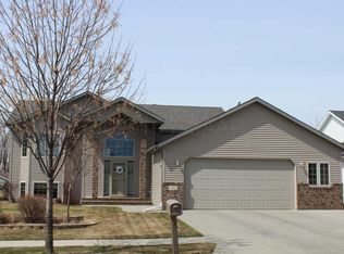 621 32nd St N, Moorhead, MN 56560