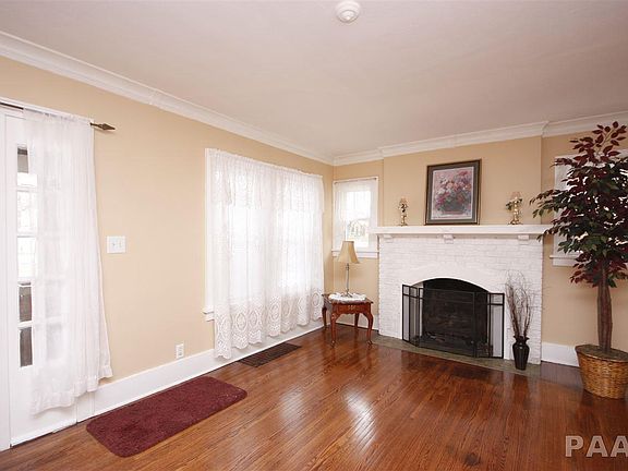 3rd image of 304 W Hanssler Pl