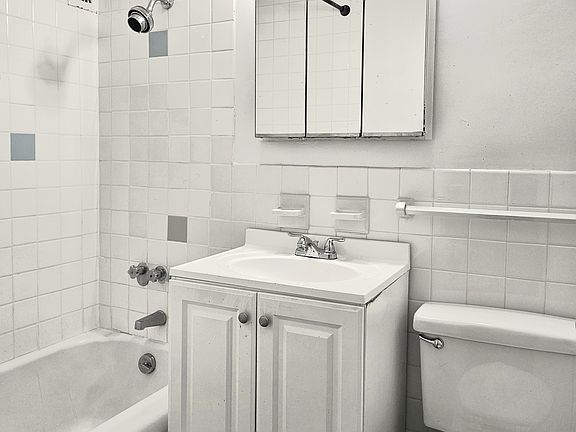 5th image of 333 E 46th St APT 3E