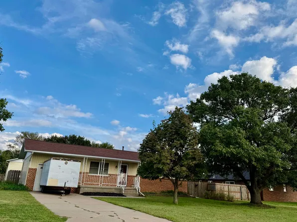 111 S Ash St, Russell, KS 67665