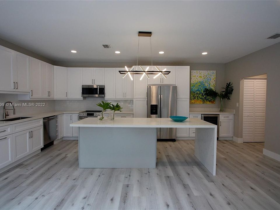 1st image of 935 Lemonwood Ct