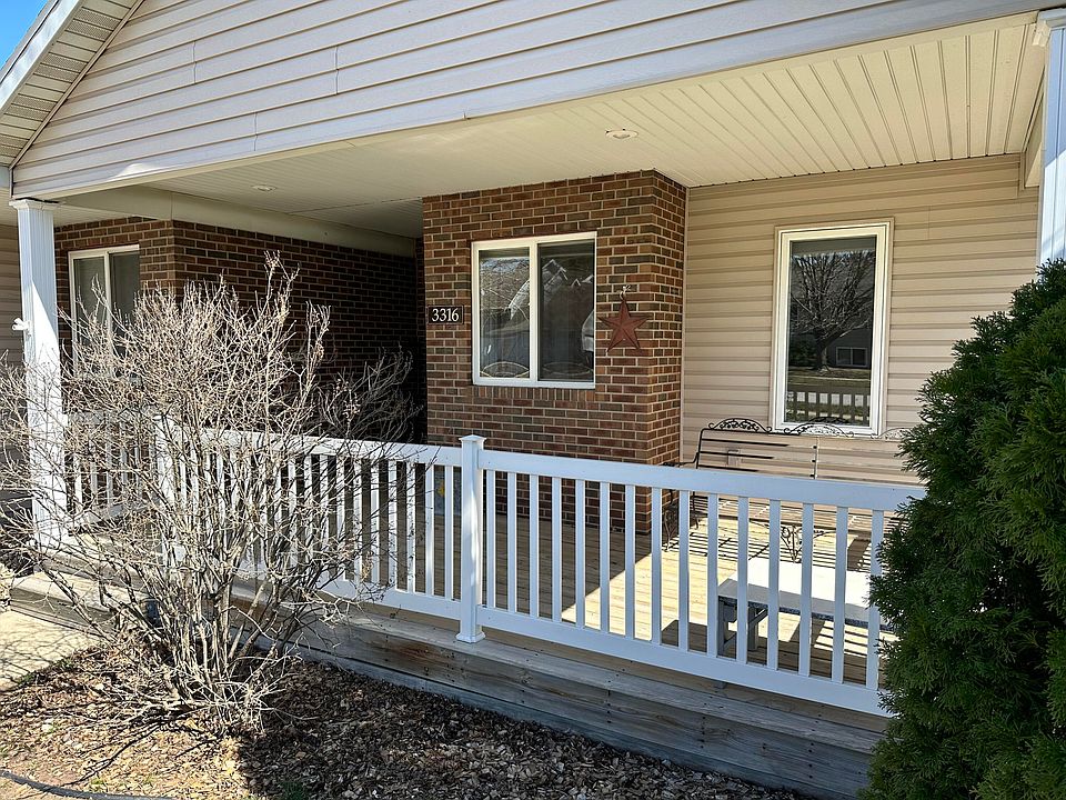 2nd image of 3316 Emerald Dr