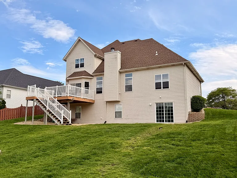 2621 Lake Lucerne Dr — Photo 3