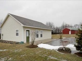 443 R Dr S, Fulton, MI 49052