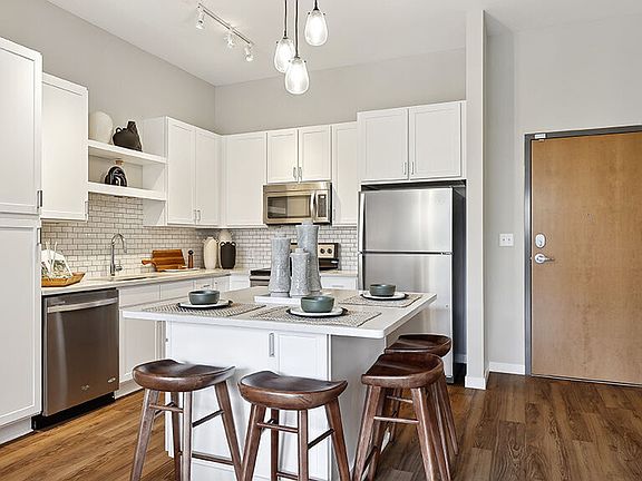 2nd image of 313 Washington Ave S #1116