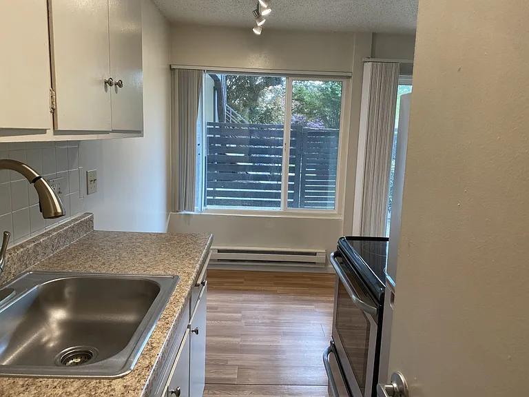 3916 S Pearl St — Photo 3