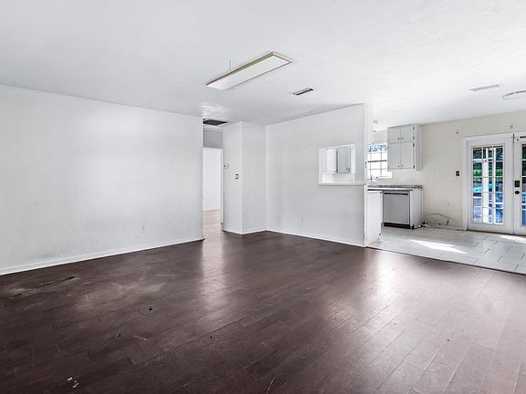 4th image of 2145 Portsmouth Cir