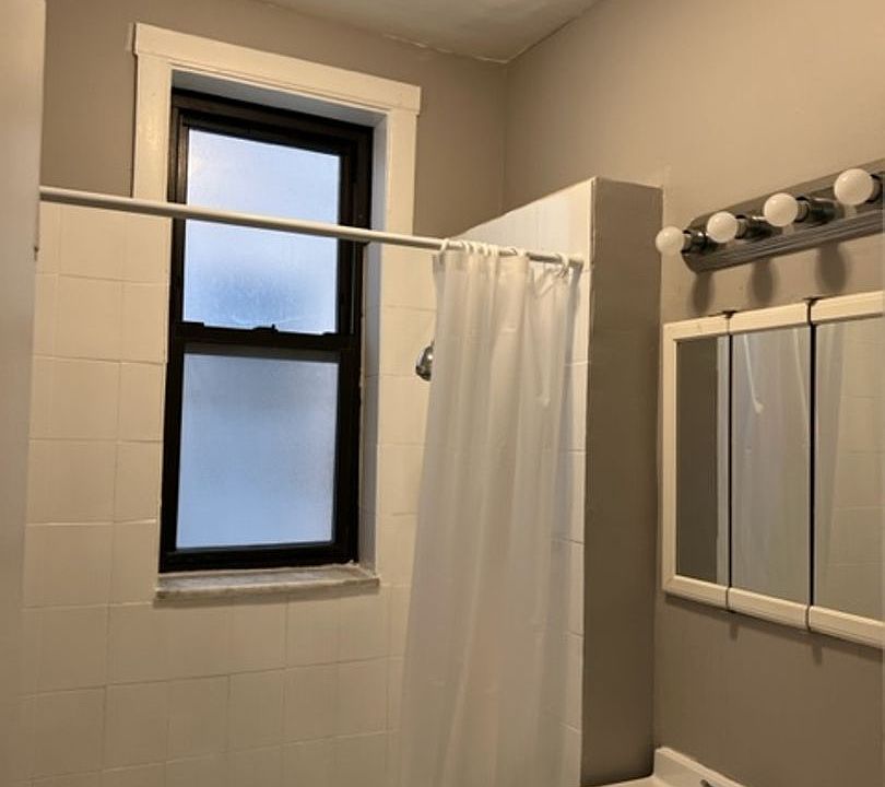 2nd image of 7200 S Bennett Ave #7206-1