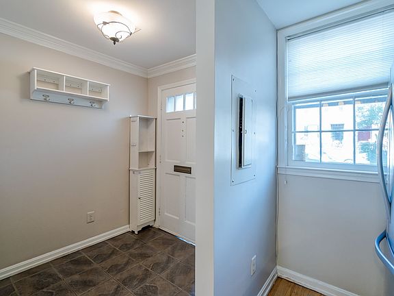 3rd image of 612 S Columbus St
