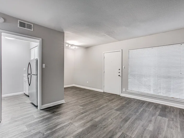 Bellaire Oaks Apartments — Photo 14