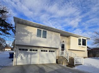 1945 Orchard Dr, Brookings, SD 57006