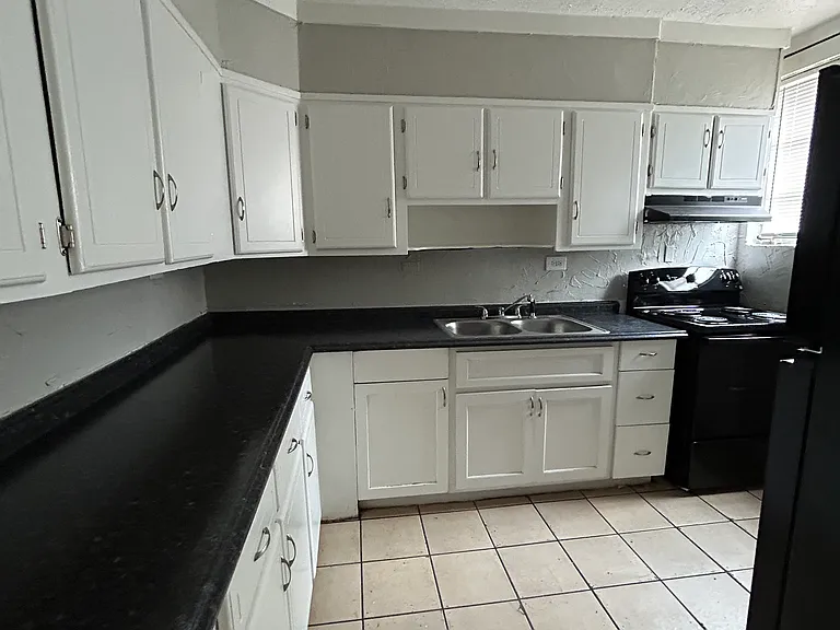 1604 Malone Dr — Photo 2