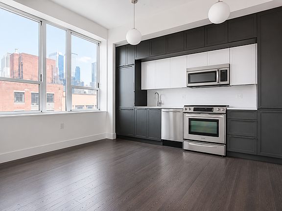 4th image of 416 W 52nd St #601