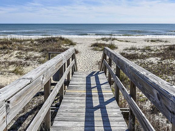 3rd image of 1001 Gulf Beach Dr