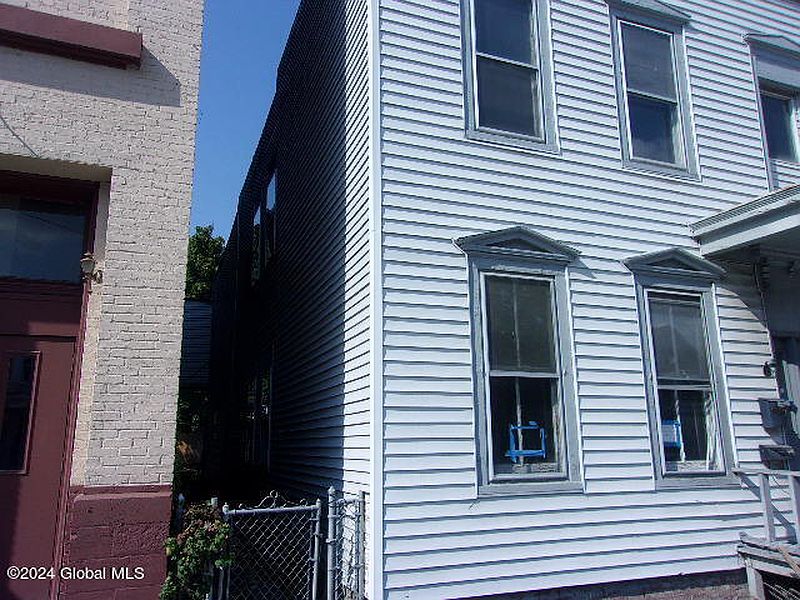 4th image of 133 5th Avenue