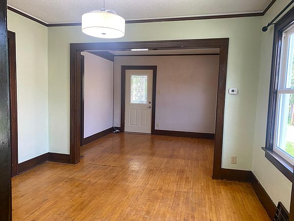 3rd image of 617 Norwood St