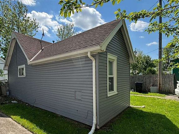 2nd image of 3035 W 115th St